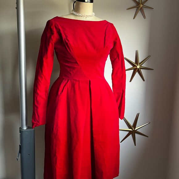 1960s Bateau Neck Red Velvet Dress - Picture 3 of 3